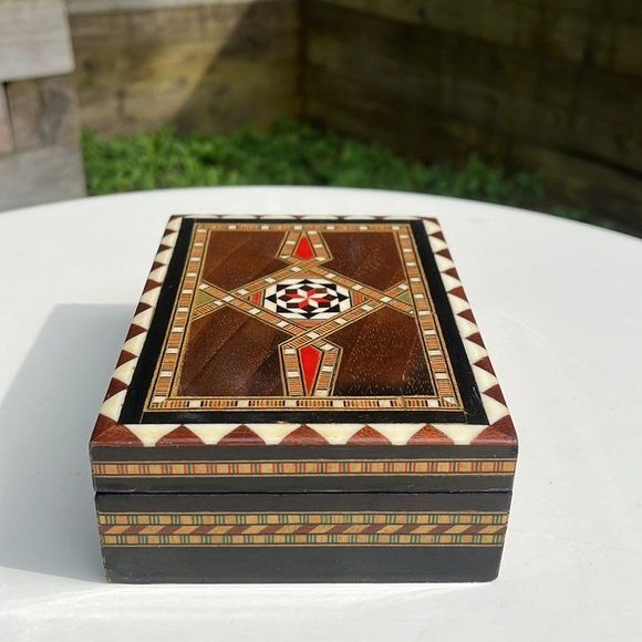 Wood Inlay Marquetry Trinket Jewelry Box made in Spain - Picture 3 of 6